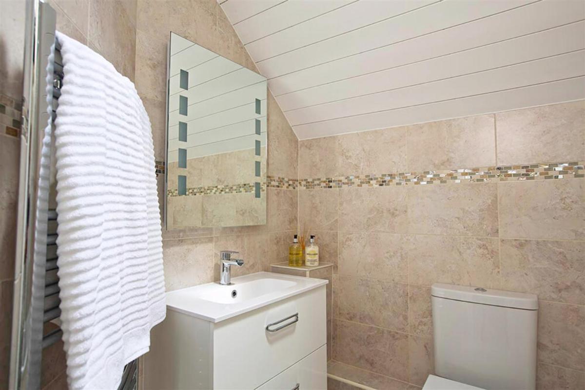 Caterina Lake Lodge - Housity