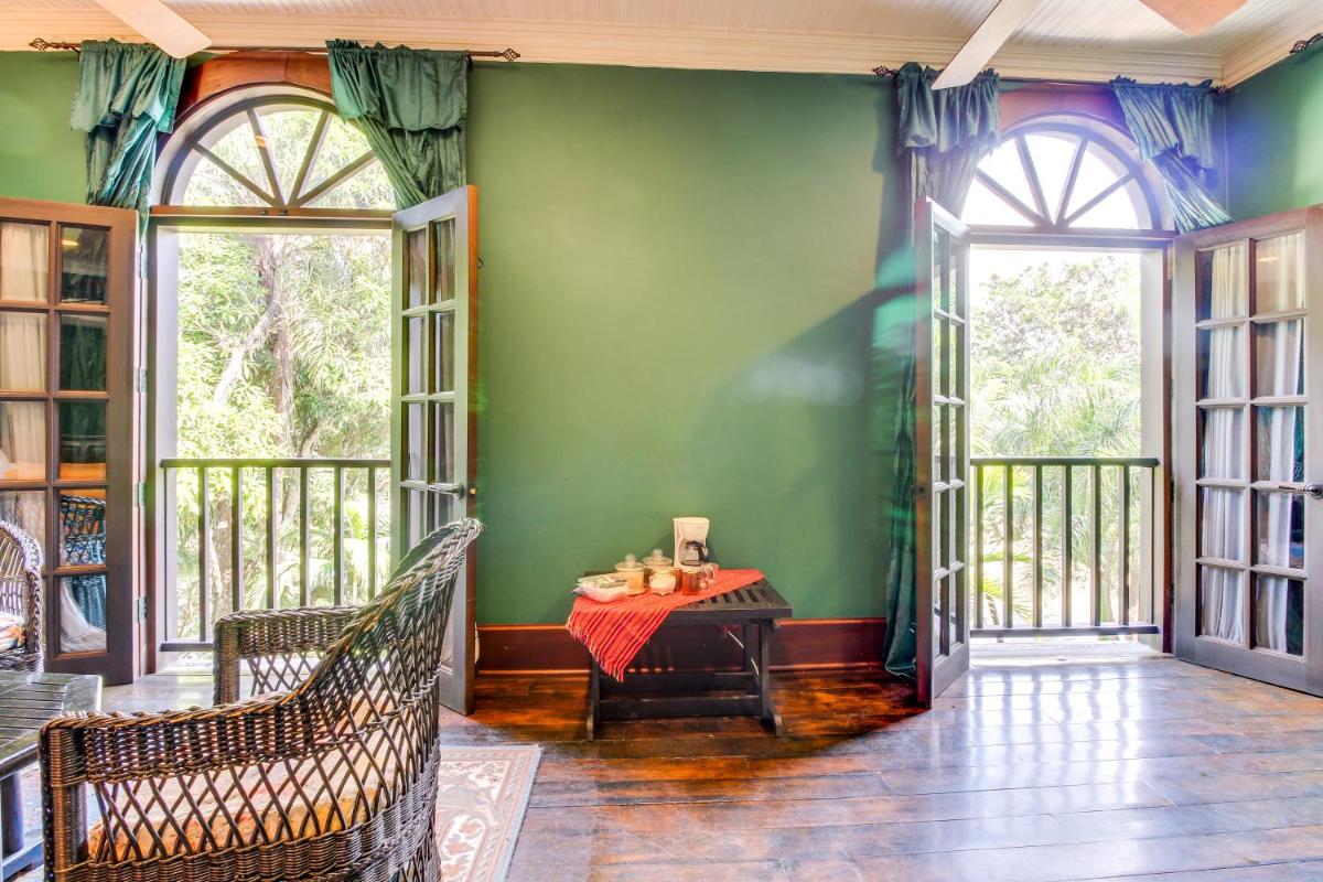 Colonial Suite @ Mahogany Hall - Housity