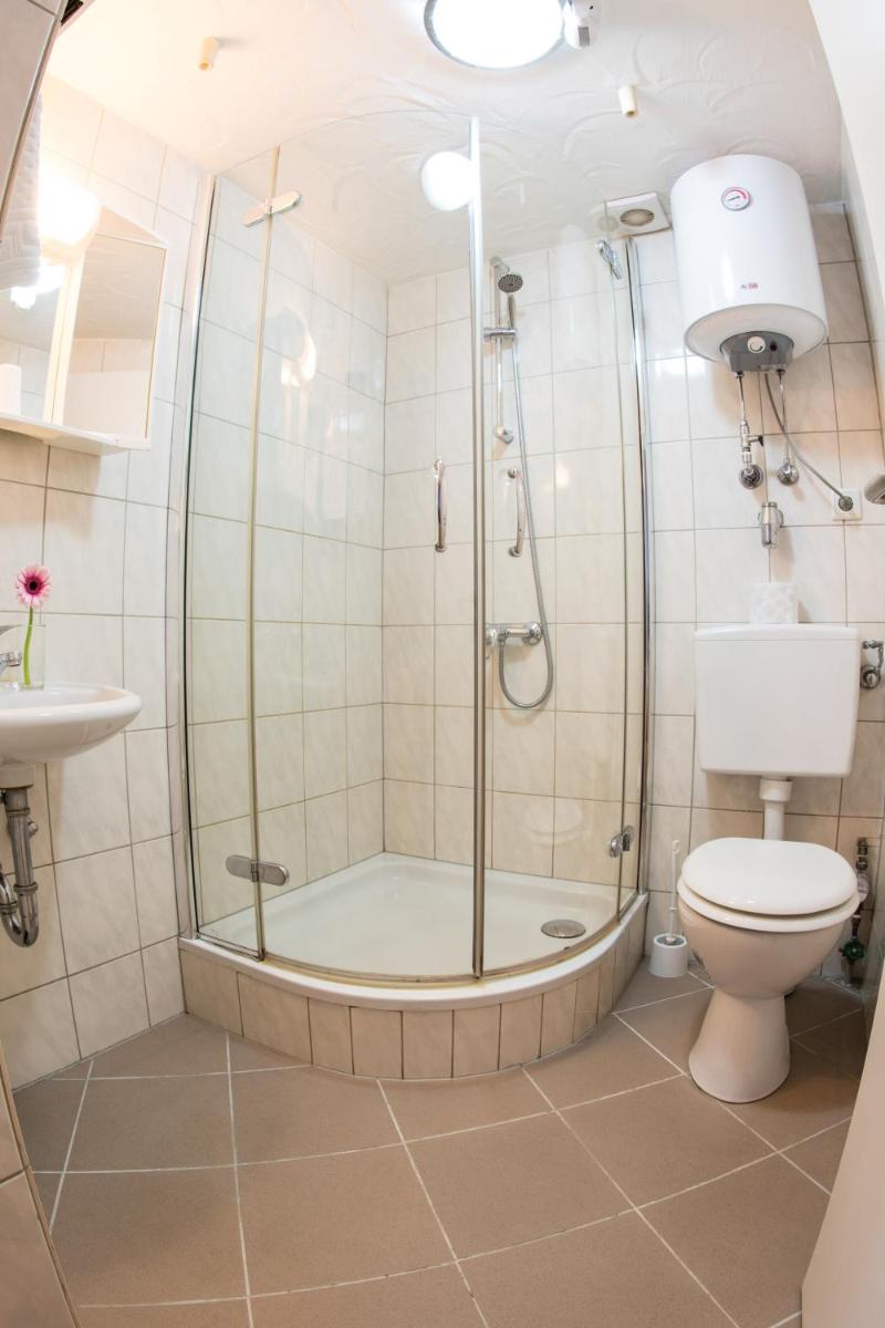 Bauer Schmidt Weilerbach Bauer`s Budget-Hotel - Housity