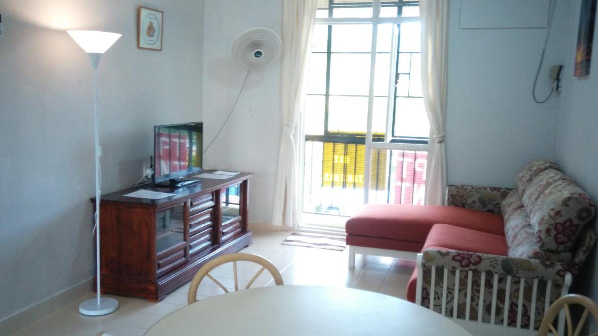 Pinang Beach Apartment @ Bayu Emas - Housity