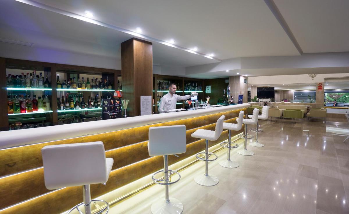 El salón o zona de bar de MS Aguamarina Costa del Sol