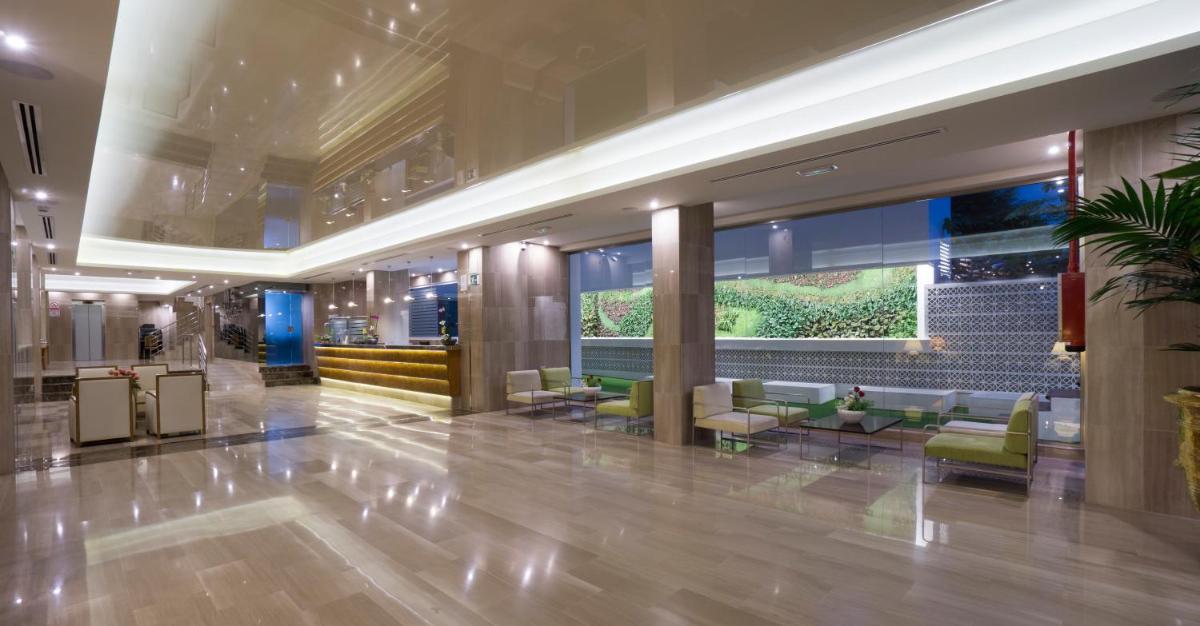 El vestíbulo o zona de recepción de MS Aguamarina Costa del Sol