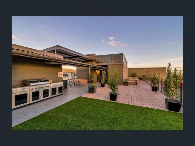 Suitetrails - RNR Serviced Apartments Adelaide - Grote St.
