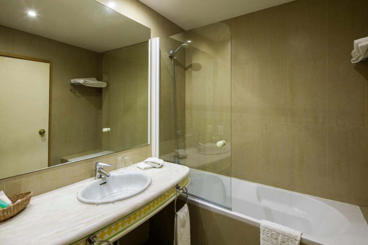 Uma casa de banho em Boa Vista Hotel & Spa - Adults Only
