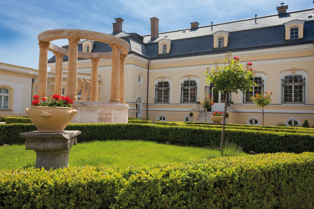 Amade Château - Housity