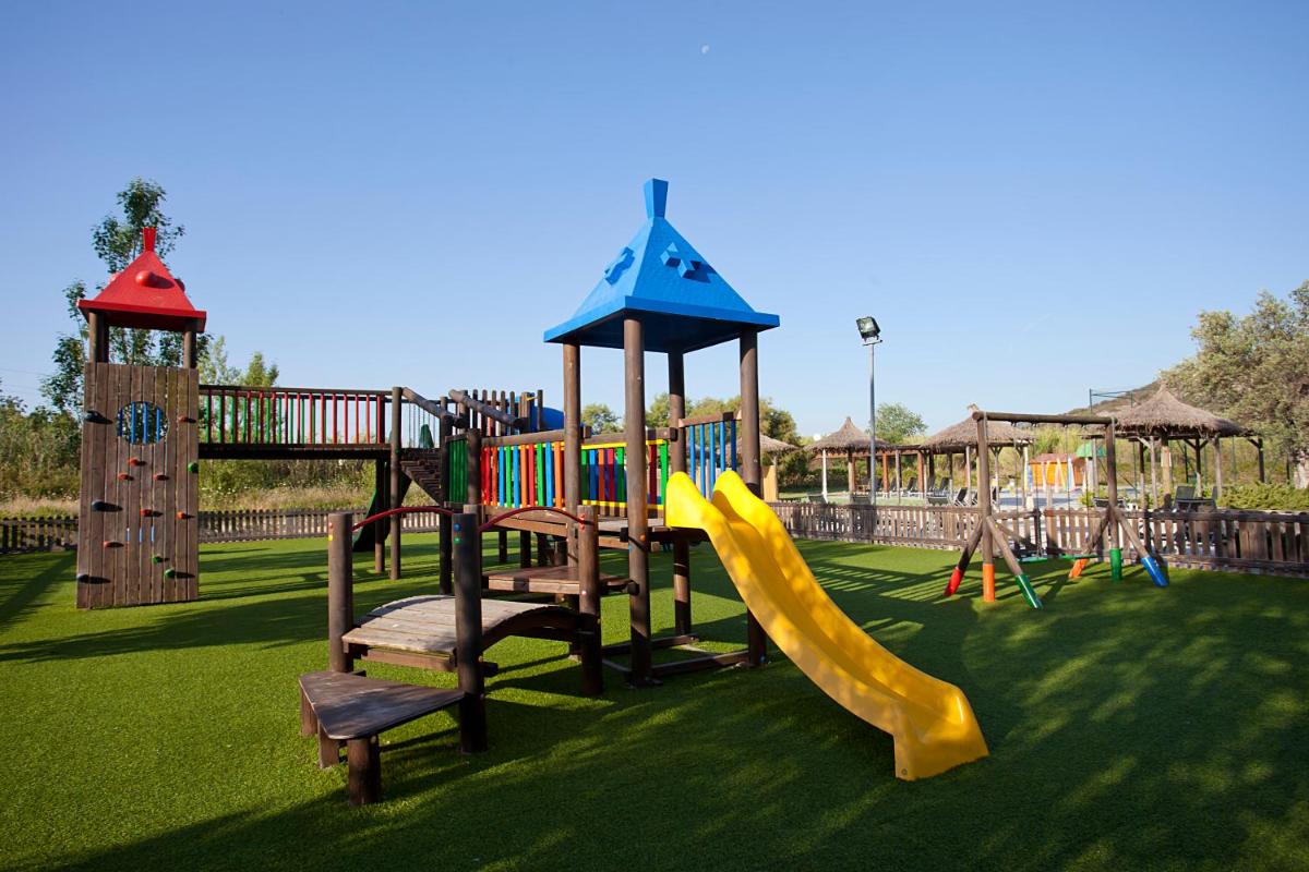 Zona de juegos infantil en Cabot Pollensa Park Spa
