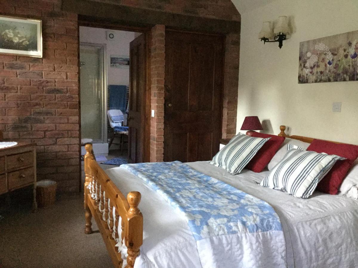 Moat Cottage Barns - Housity