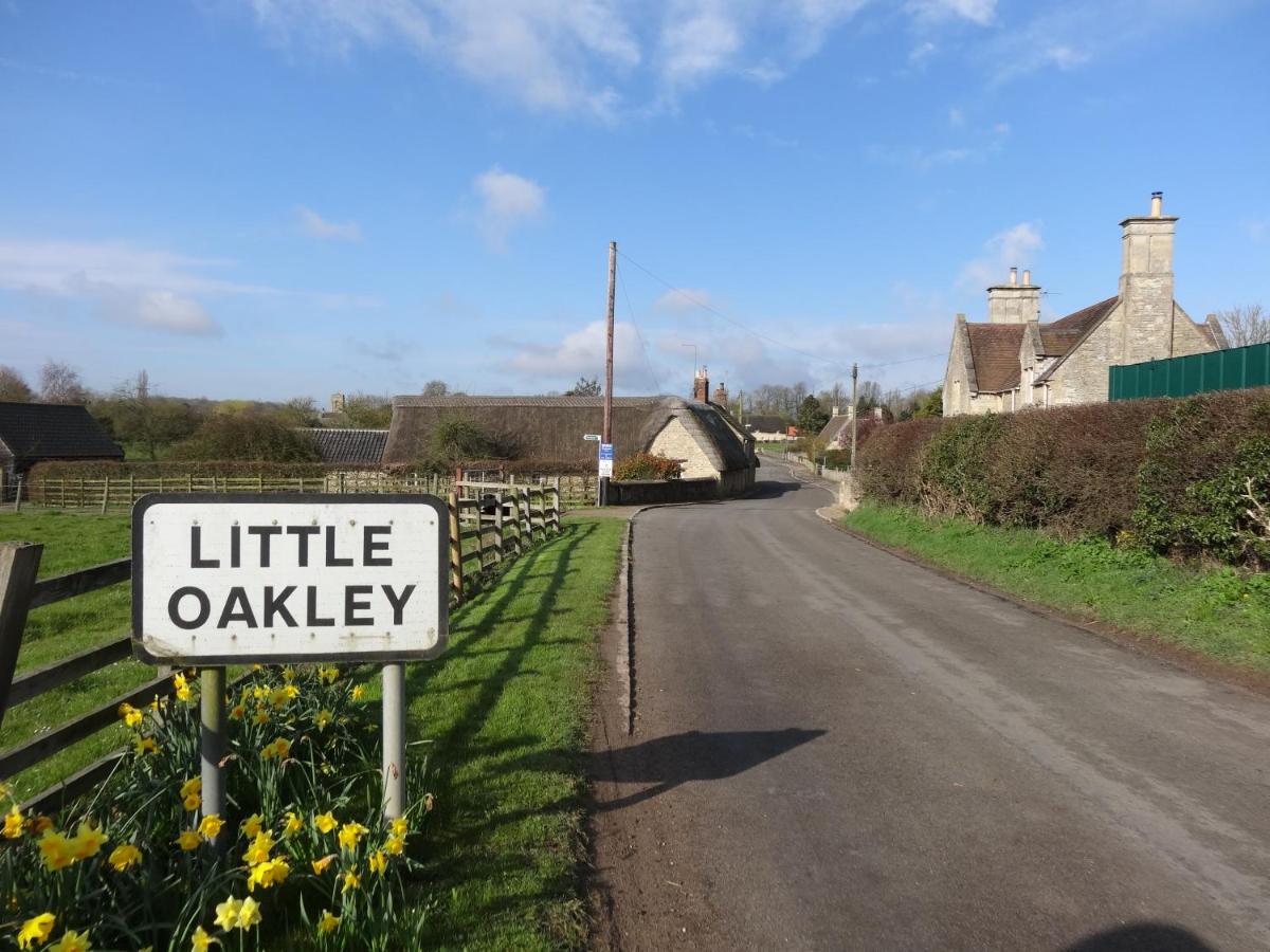Moat Cottage Barns - Housity