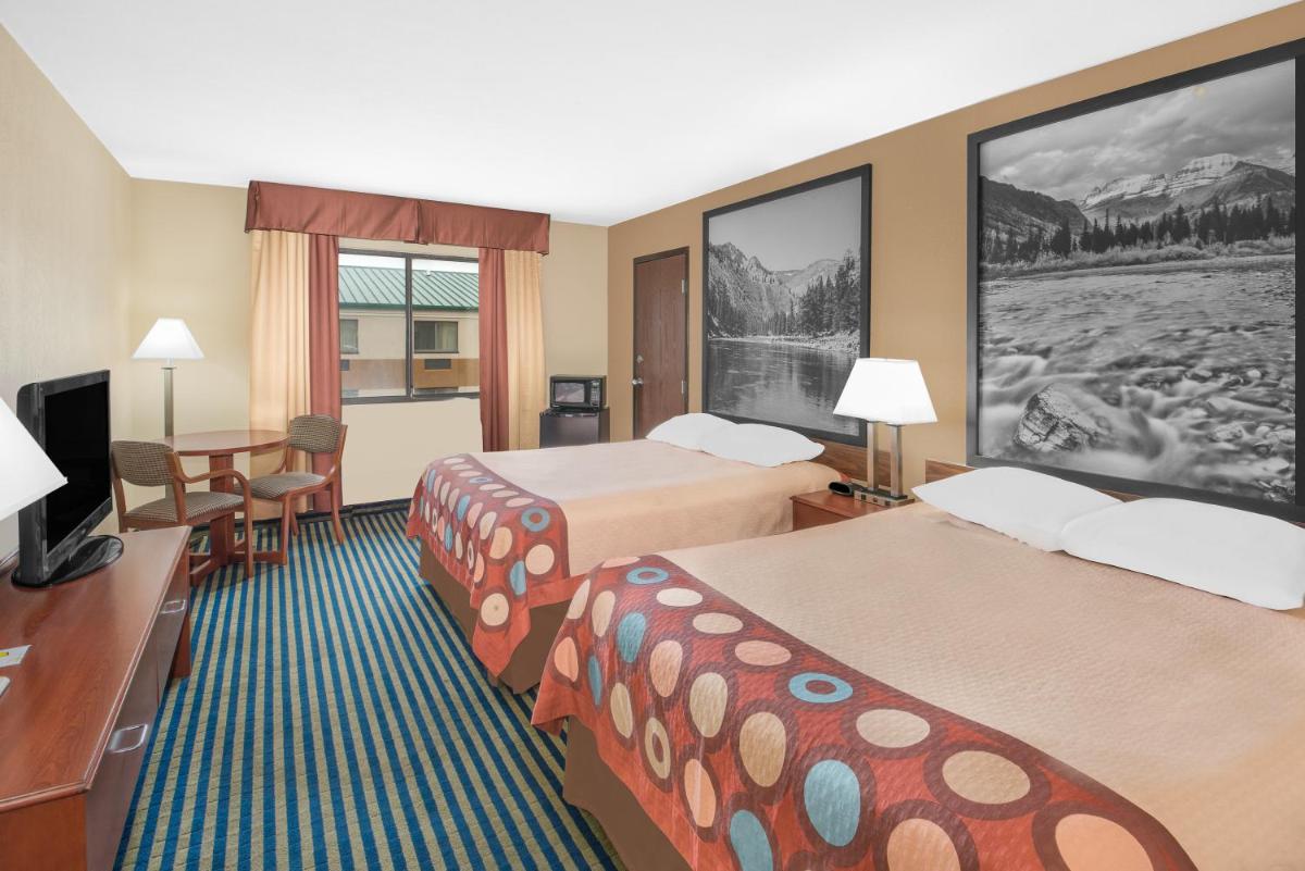 Super 8 by Wyndham Marshalltown - Housity