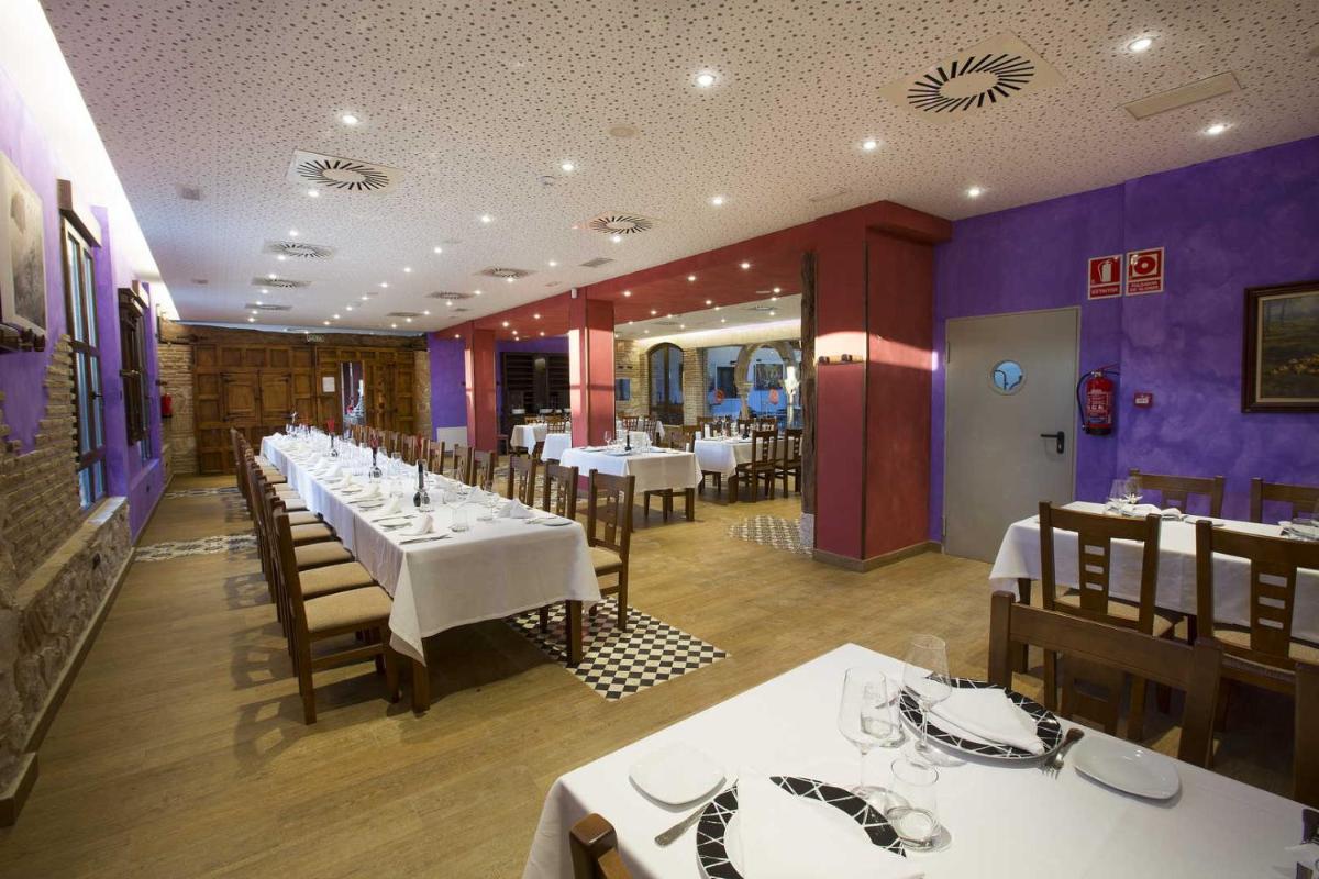 Un restaurante o sitio para comer en Hotel SPA El Lagar de Isilla