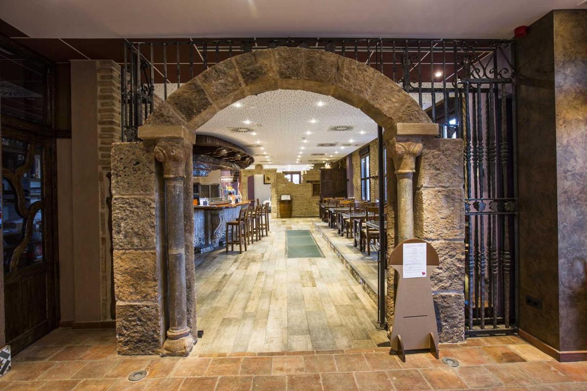 Imagen de la galería de Hotel SPA El Lagar de Isilla, en La Vid y Barrios
