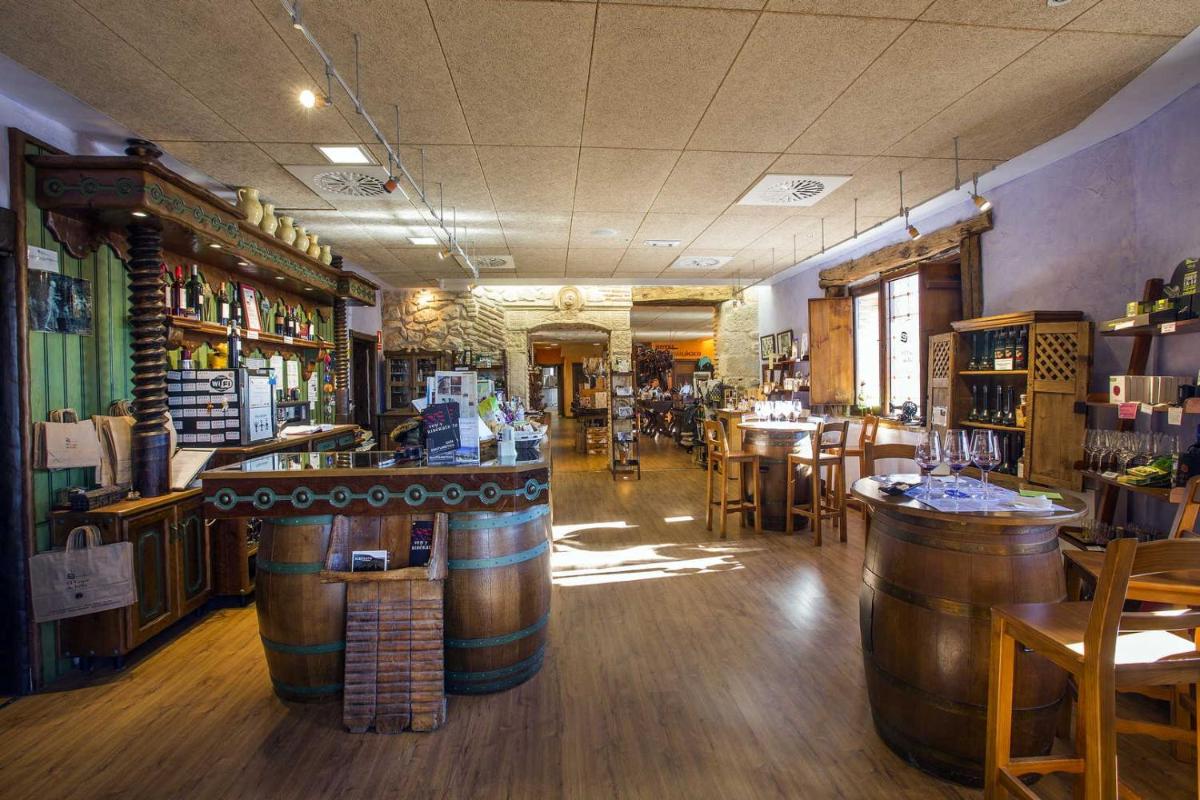 El salón o zona de bar de Hotel SPA El Lagar de Isilla