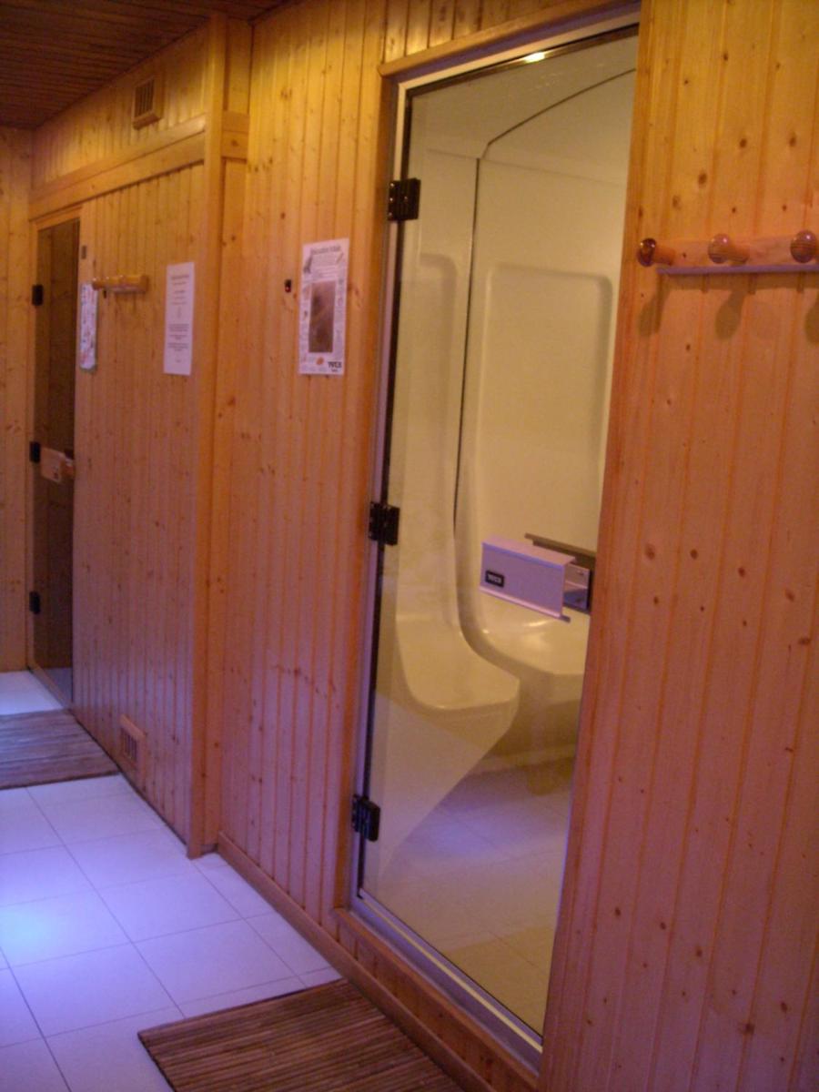 Salle de bains dans l'établissement Le Chalet Suisse