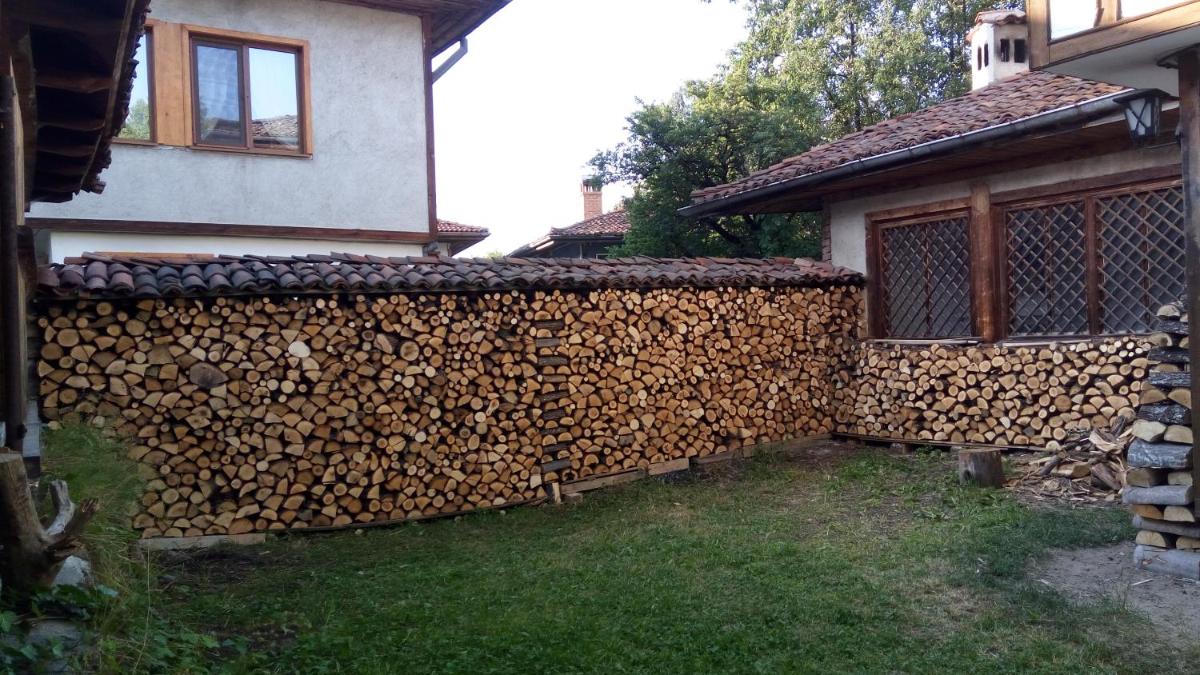 Villa Lyutovi Holiday Home - Housity