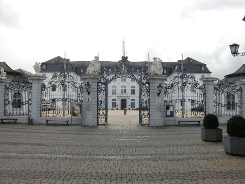 Hotel zur Schloß-Schenke - Housity