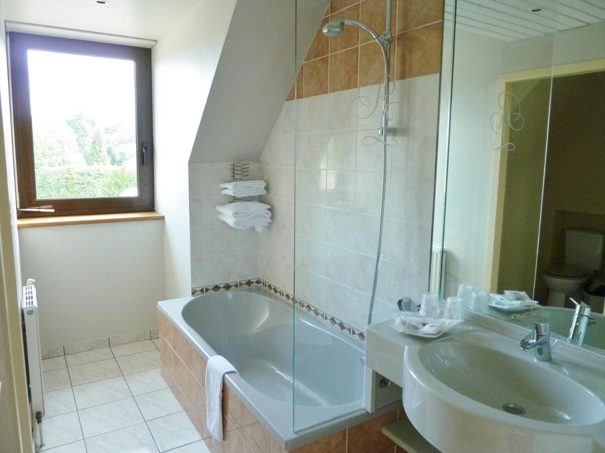 Salle de bains dans l'établissement Best Western Le Relais de Laguiole Hôtel & Spa