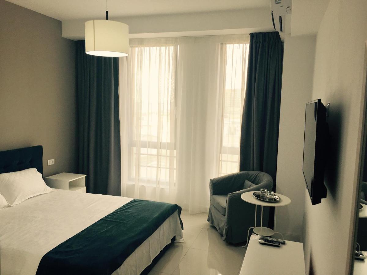 Mamaia Beach Side - Housity