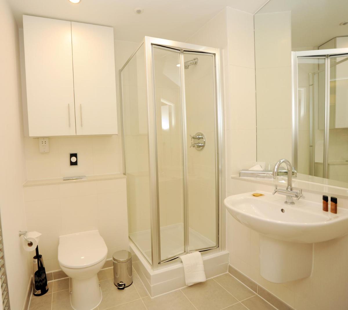 PREMIER SUITES Bristol Cabot - Housity