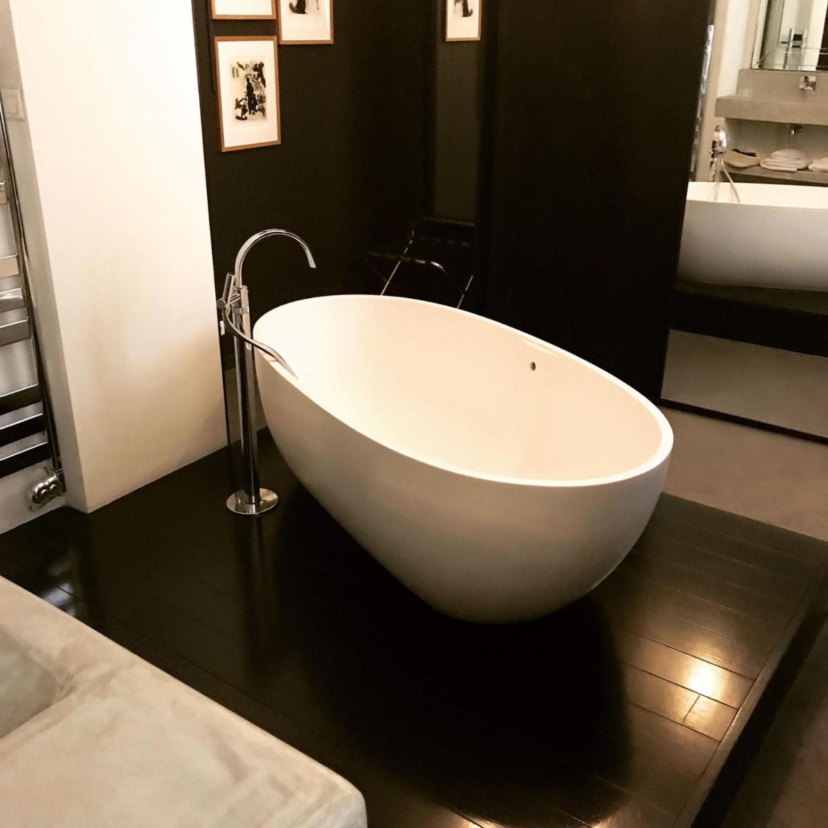 Salle de bains dans l'établissement Hôtel Particulier Le 28 - Spa & Art Luxury Design by Alain Ducasse