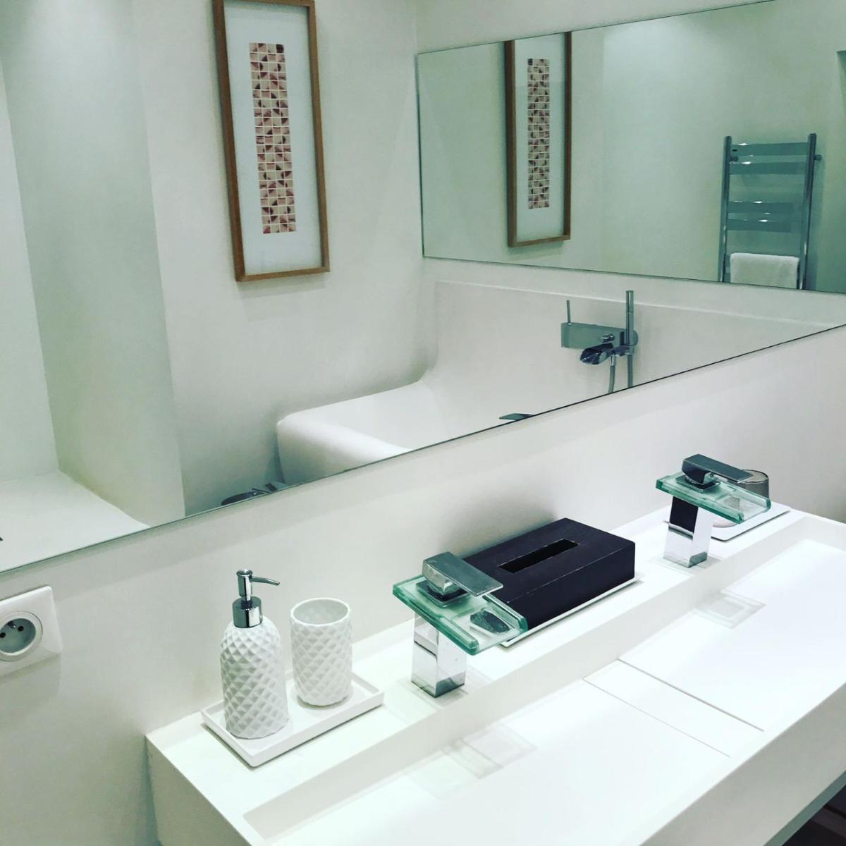 Salle de bains dans l'établissement Hôtel Particulier Le 28 - Spa & Art Luxury Design by Alain Ducasse