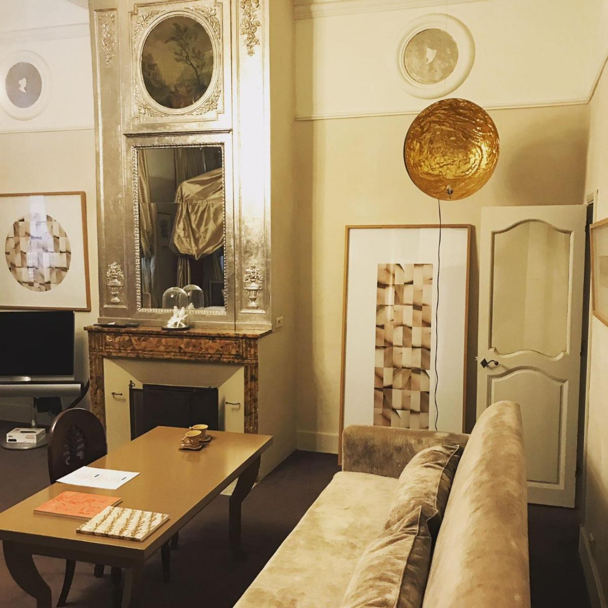 Coin salon dans l'établissement Hôtel Particulier Le 28 - Spa & Art Luxury Design by Alain Ducasse
