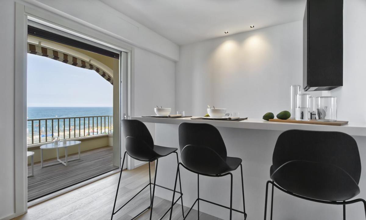 Luxury Suites Collection - Frontemare Viale Milano 33 - Housity