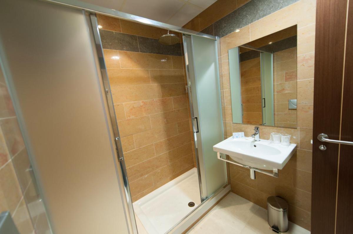 Visit Hotel - Housity