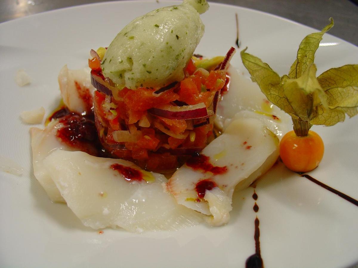 Comida en o cerca de este hotel