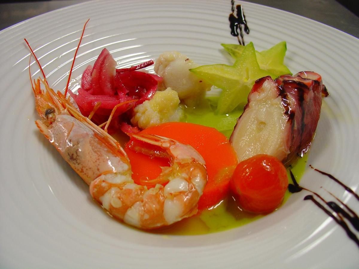 Comida en o cerca de este hotel