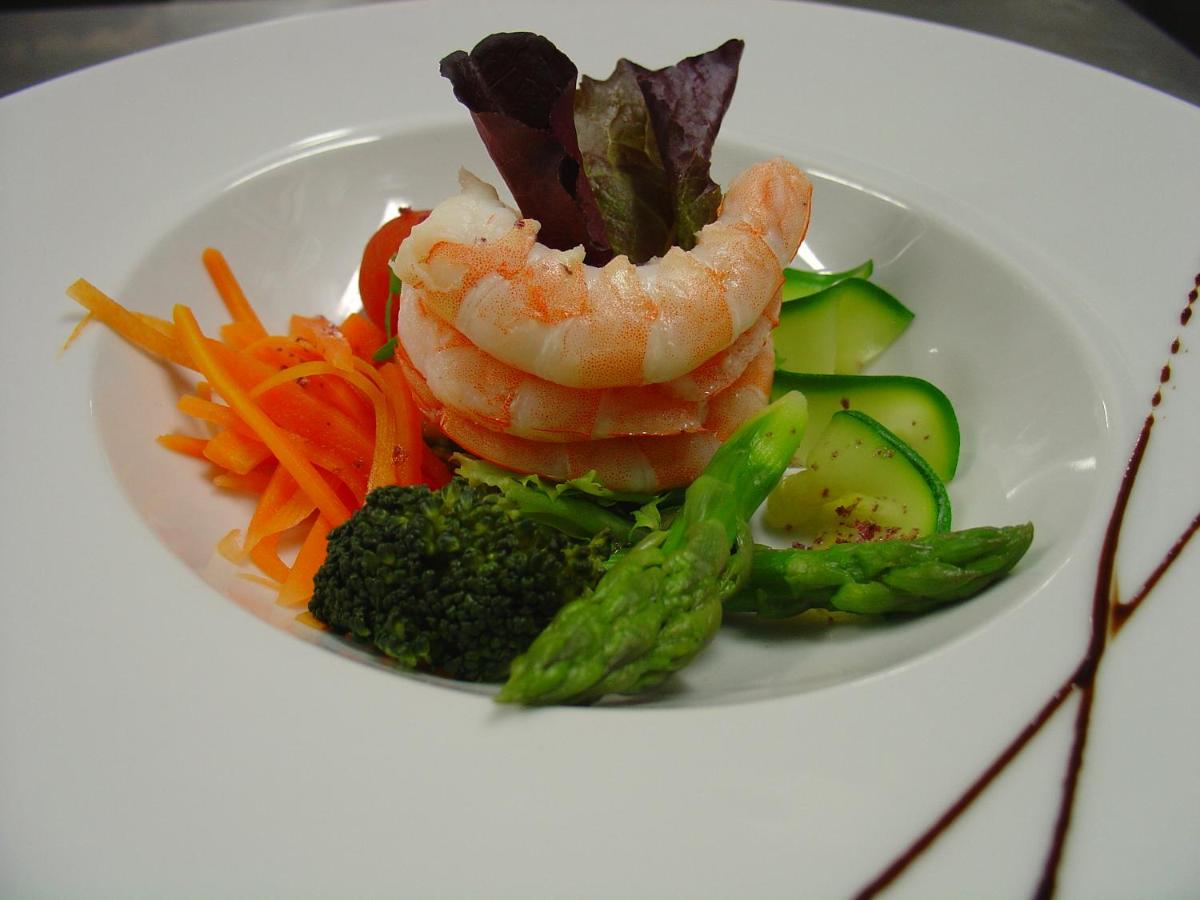 Comida en o cerca de este hotel