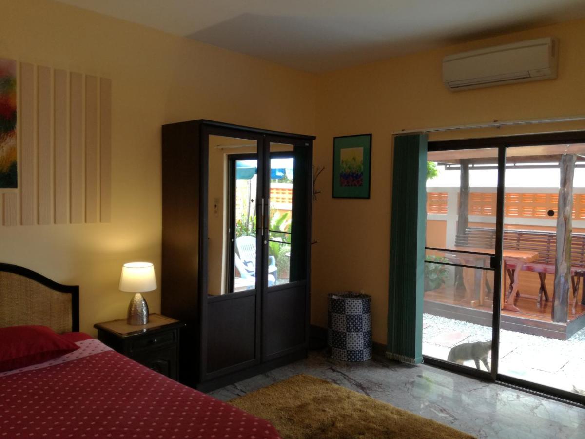 Lonops Gay Paradise - Housity