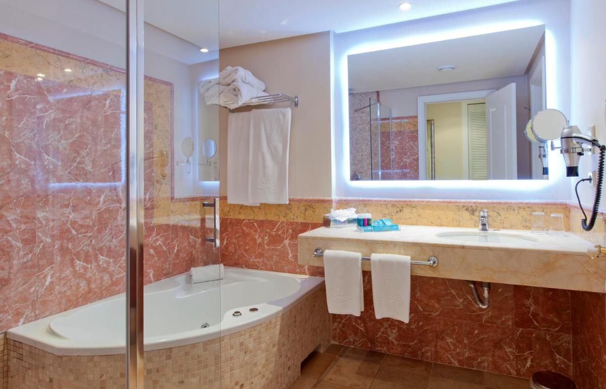 Un baño de Lago Garden Apart-Suites & Spa Hotel