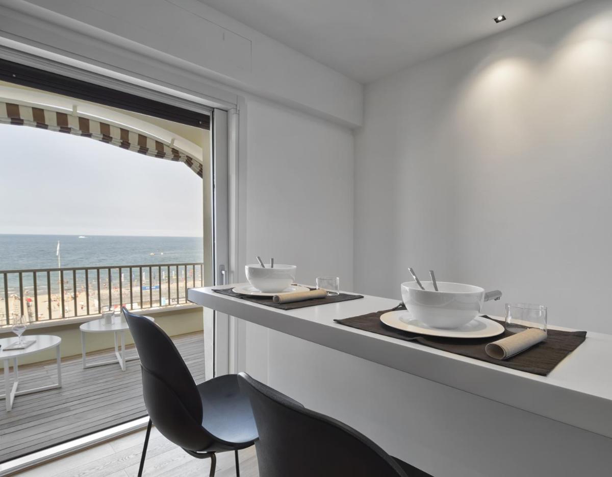 Luxury Suites Collection - Frontemare Viale Milano 33 - Housity