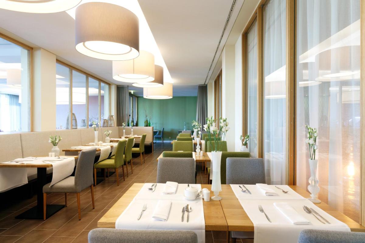 Ein Restaurant oder anderes Speiselokal in der Unterkunft A-ROSA Sylt