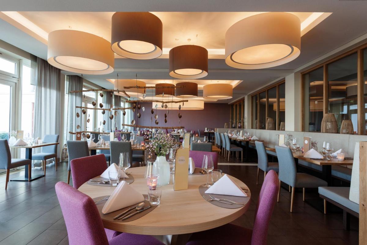 Ein Restaurant oder anderes Speiselokal in der Unterkunft A-ROSA Sylt