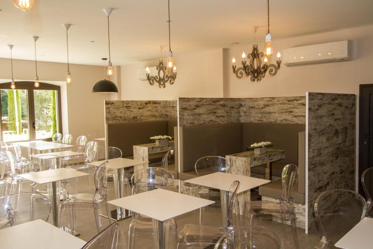 Restaurant ou autre lieu de restauration dans l'établissement Hotel du Soleil et Spa