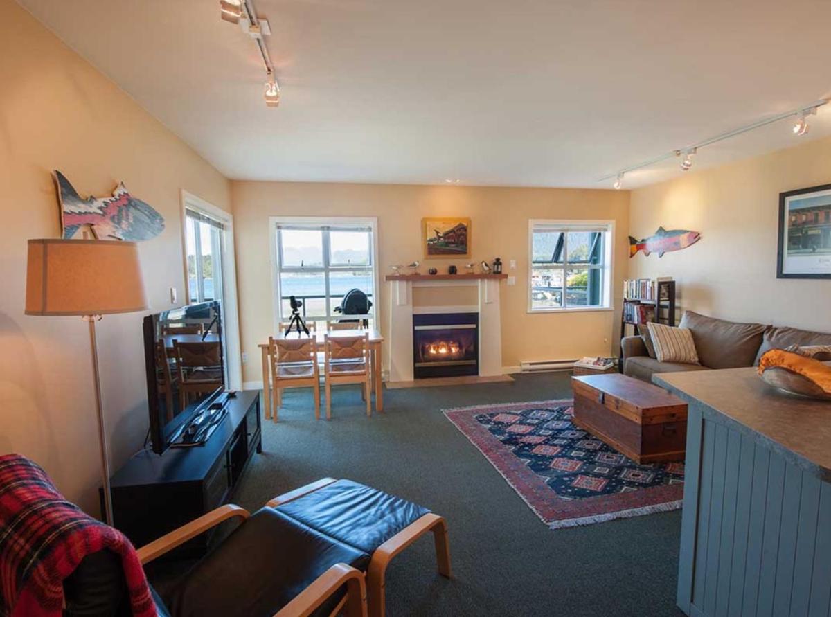 Luxury Oceanfront Condo by OnlyBC 104 - Housity