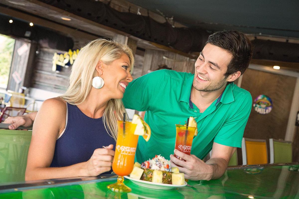 Captain's Quarters Resort - Housity
