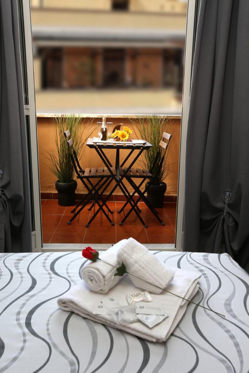 A 2 Passi Dai Musei Luxury Guest House - Housity