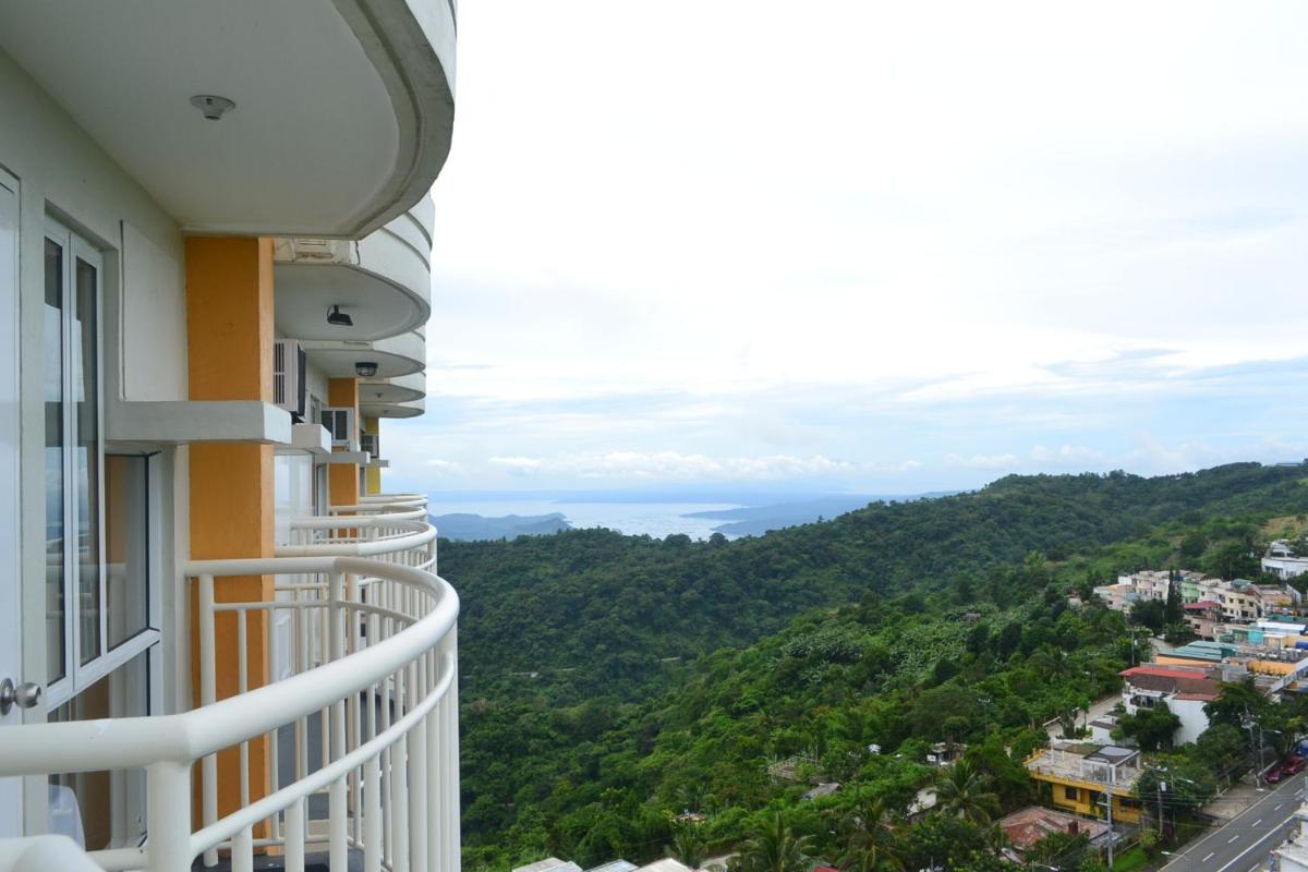 Yohan's CoolSpace Tagaytay with Netflix - Housity