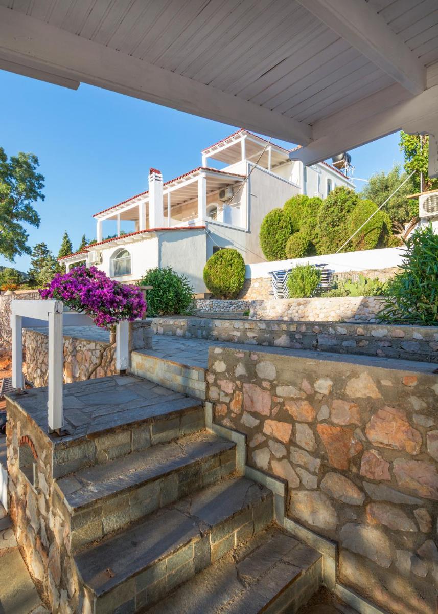 Louiza Apartments - Housity