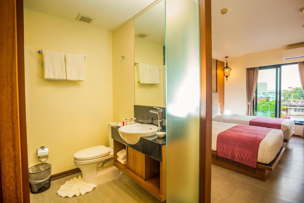 The Signature Hotel @ Thapae - Hizvo