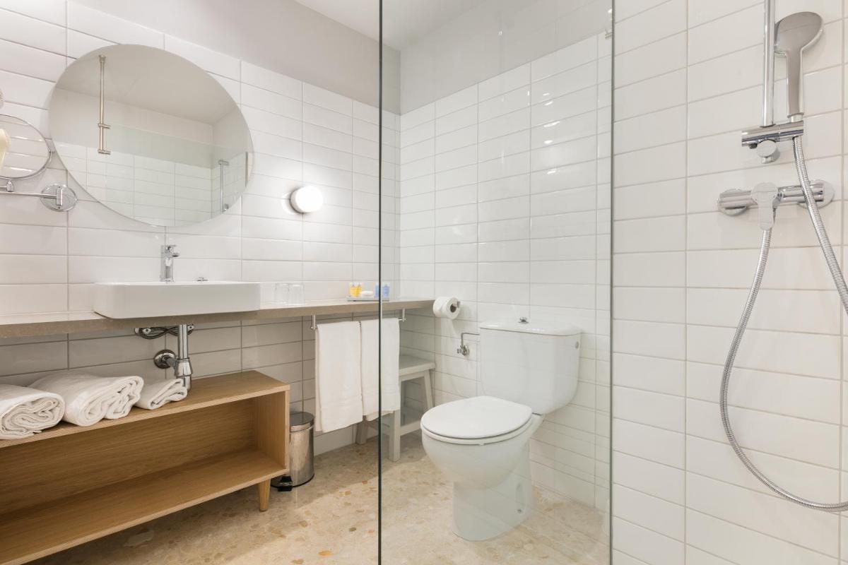 Un baño de AQUA Hotel Silhouette & Spa - Adults Only