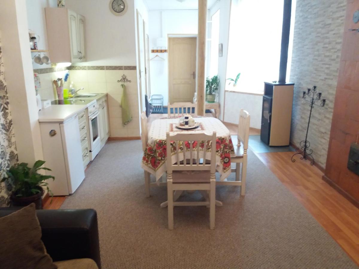 Sweet Home Apartment - Housity