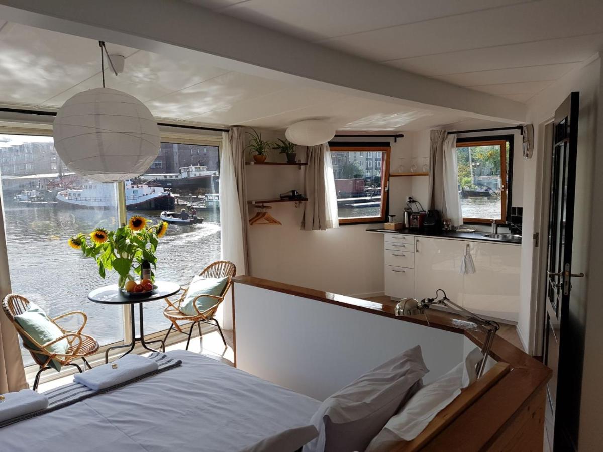 Houseboat Concordia B&B - Housity