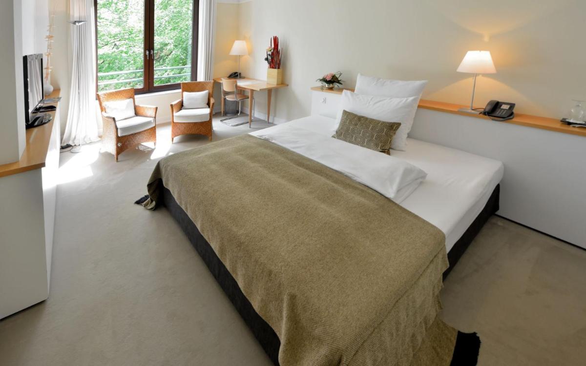 Ein Bett oder Betten in einem Zimmer der Unterkunft Privathotel Lindtner Hamburg Ein Bett oder Betten in einem Zimmer der Unterkunft Privathotel Lindtner Hamburg