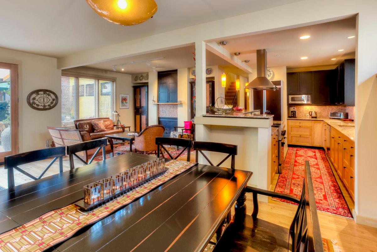 The Eagle Harbor Inn - Housity