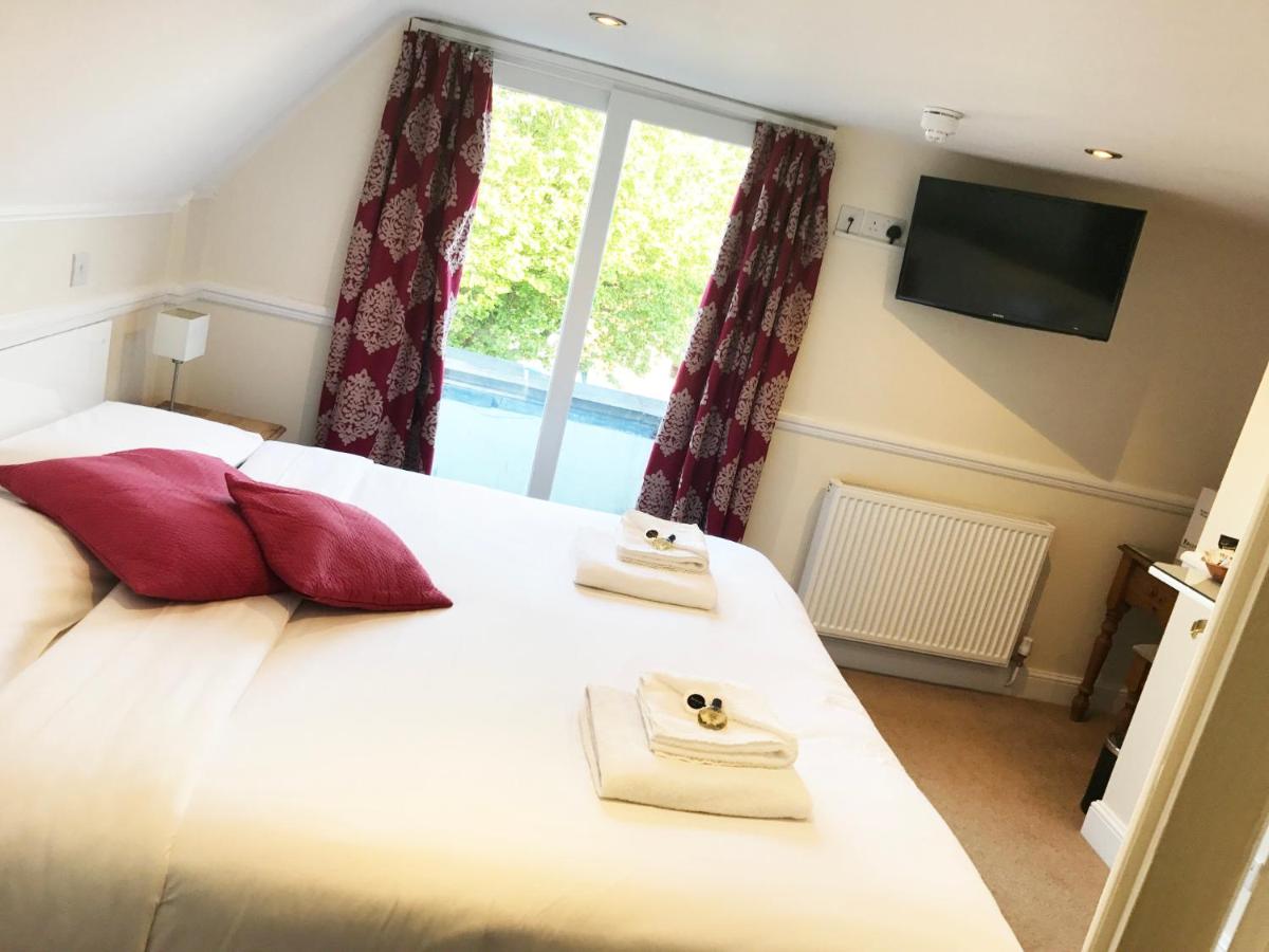 Gidea Park Hotel - Housity