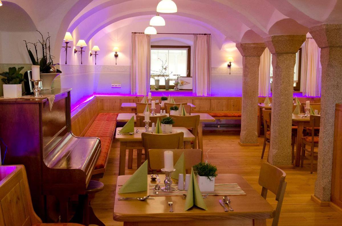 Hotel Gasthof zur Post - Housity