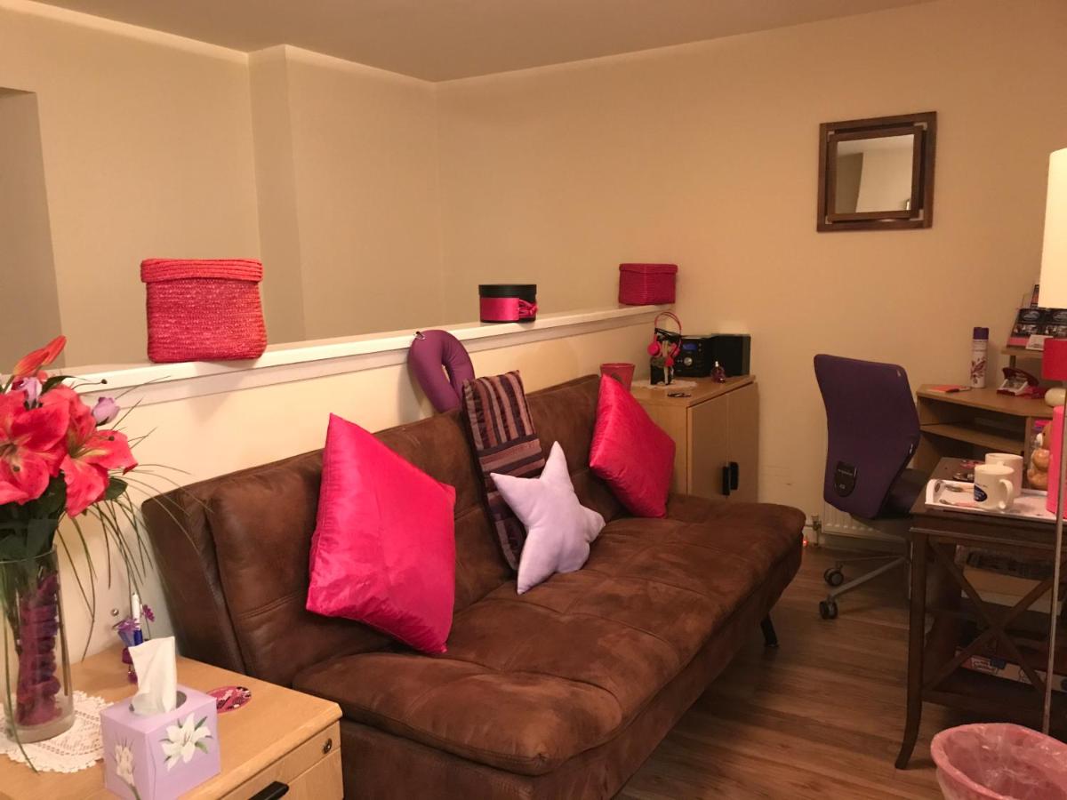 City Centre Executive Apartment - Private Parking, Gym & Sauna - Housity